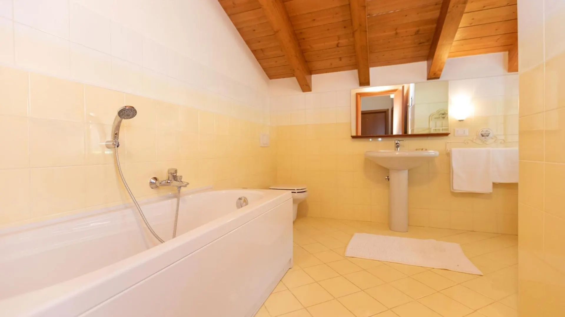 Apartamento Mansarda Vista Lago Di Como E Balbianello Tremezzo